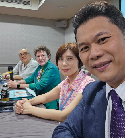 Meng-Chih, Shao-Yi and discussion group